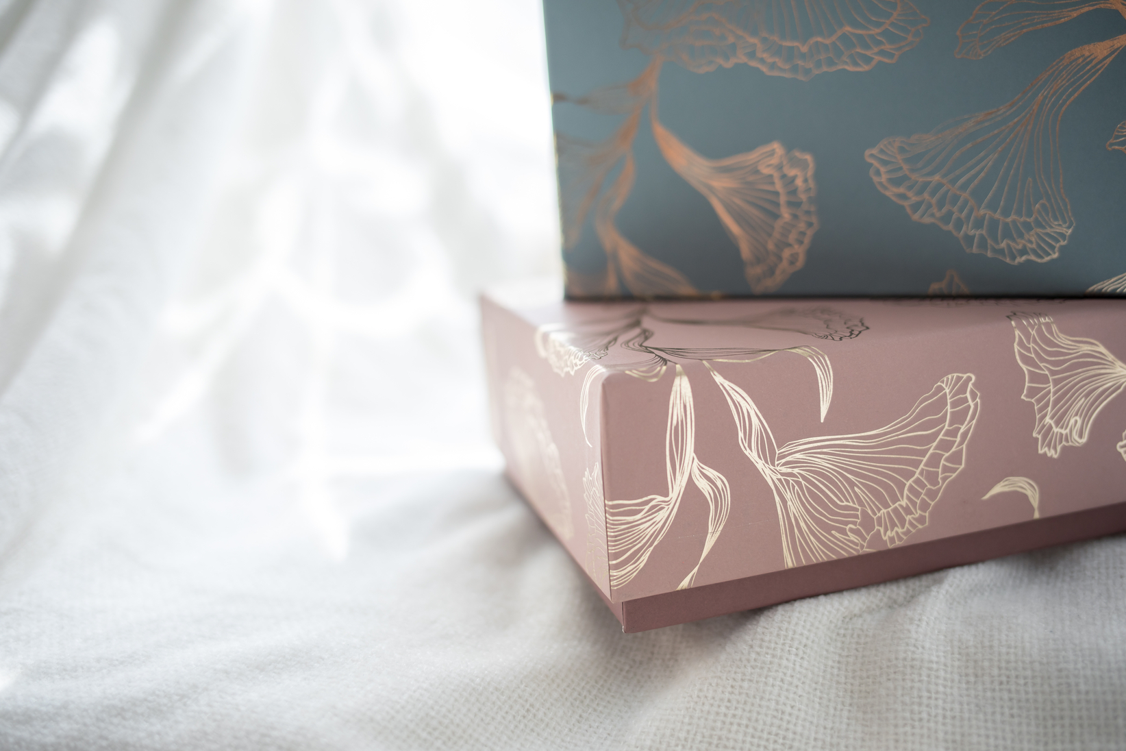Impresión-a-la-medida-Antalis-Iberia.jpg (Decorative present boxes on white background)