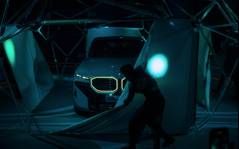 “BMW CAR UNVEIL” - AUTEUR : FLORIN NICULAE