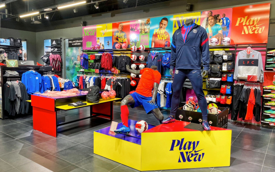 “PLAY NEW FA21 CAMPAIGN IN SPORTLAND STORE AKROPOLE ALFA” - AUTEUR : ANETE JANSONE